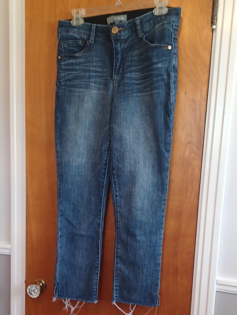 Wit & Wisdom Ankle Cropped Jeans W/Slits & Raw Hem. L.26" Sz.6. R.10".W.29".